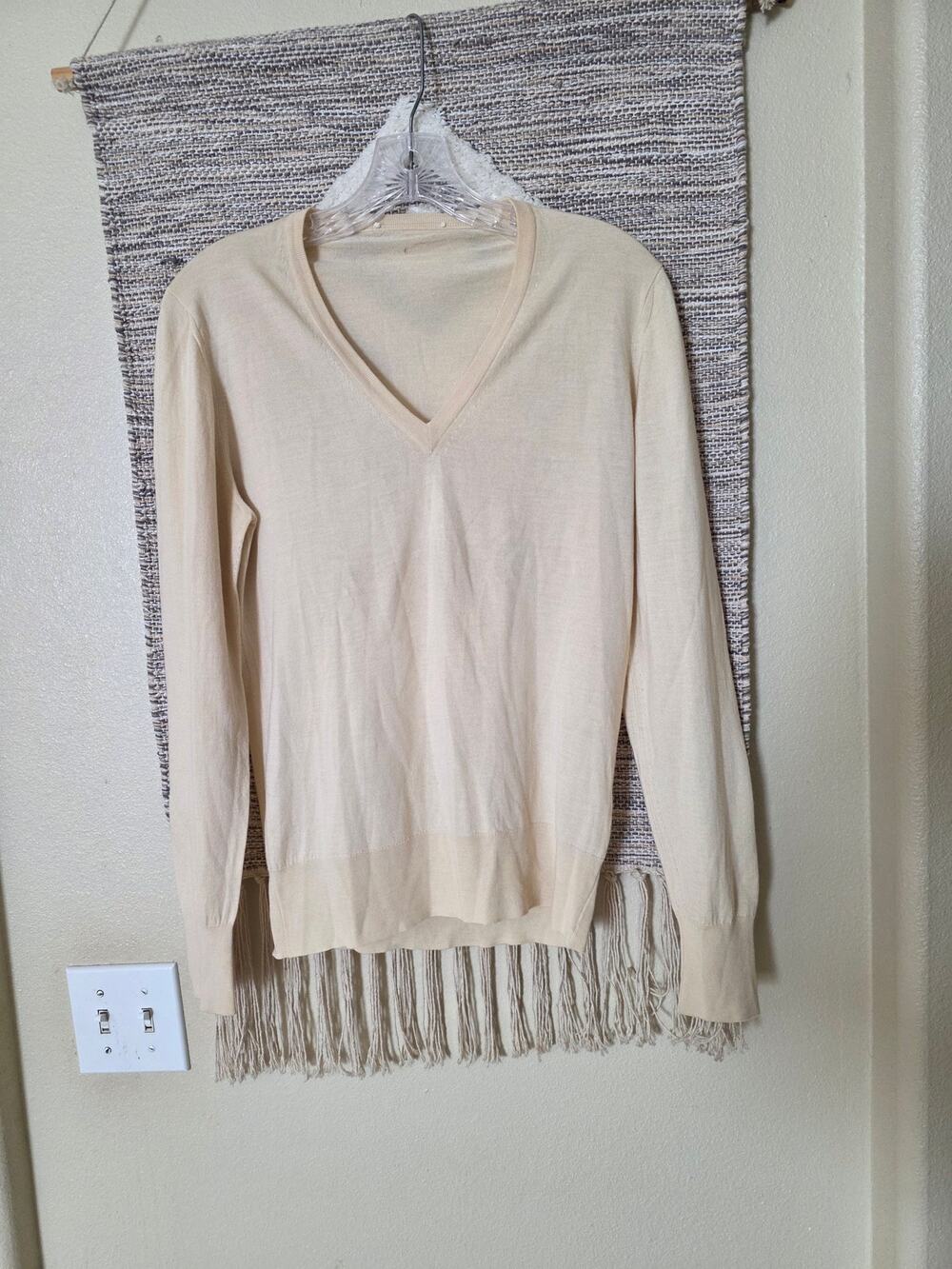 Cream V Neck Lightweight Knit Sweater Long Sleeve Pullover Medium No Tag